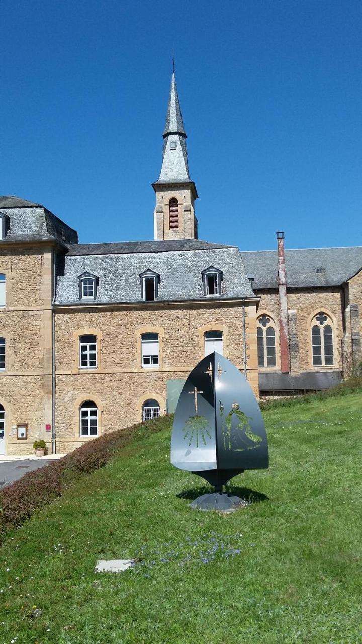 Accueil Du Couvent De Malet Hotel Saint-Come-d'Olt Exterior photo