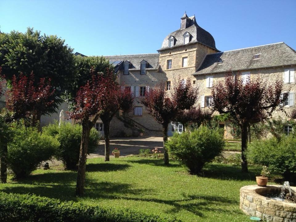 Accueil Du Couvent De Malet Hotel Saint-Come-d'Olt Exterior photo